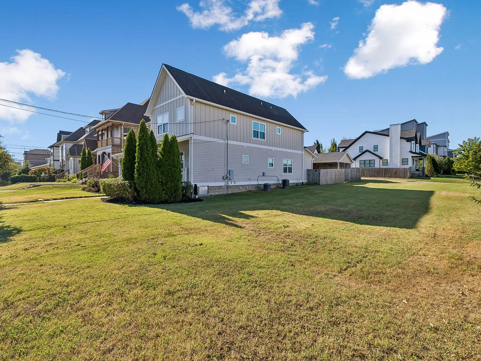 4 bed, 3.5 bath, 2070 sqft, $3,000 — Photo 2