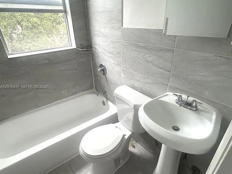 967 SW 5th St #20 — Photo 4