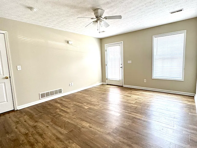 638 Hampton Way #B — Photo 26