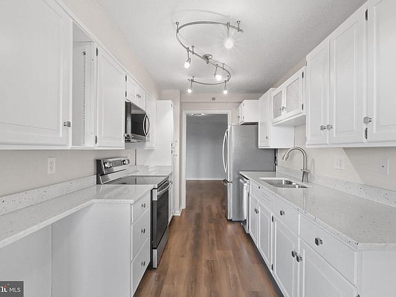 5th image of 2121 Jamieson Ave Unit 901