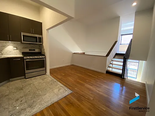 Rented by FirstService Realty (legacy) | media 32