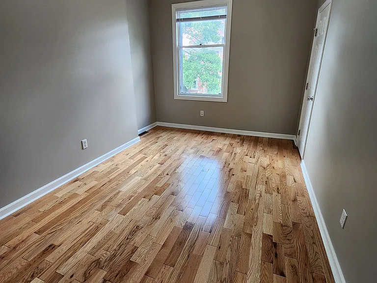 115 W 2nd Ave — Photo 12