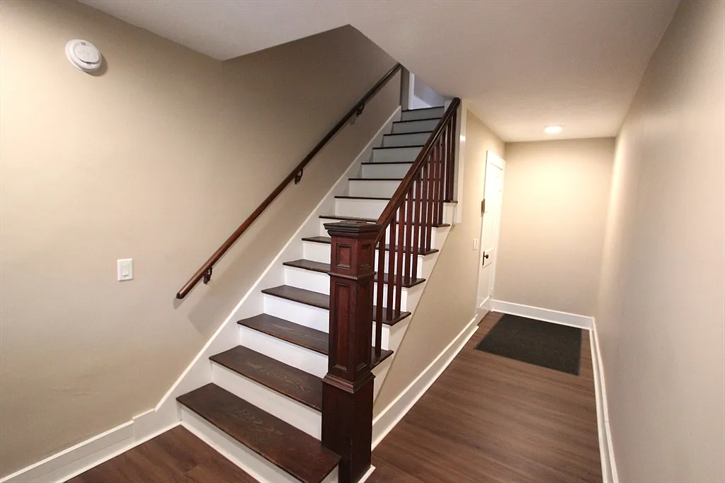2 bed, 2.0 bath, 1300 sqft, $2,600 — Photo 2