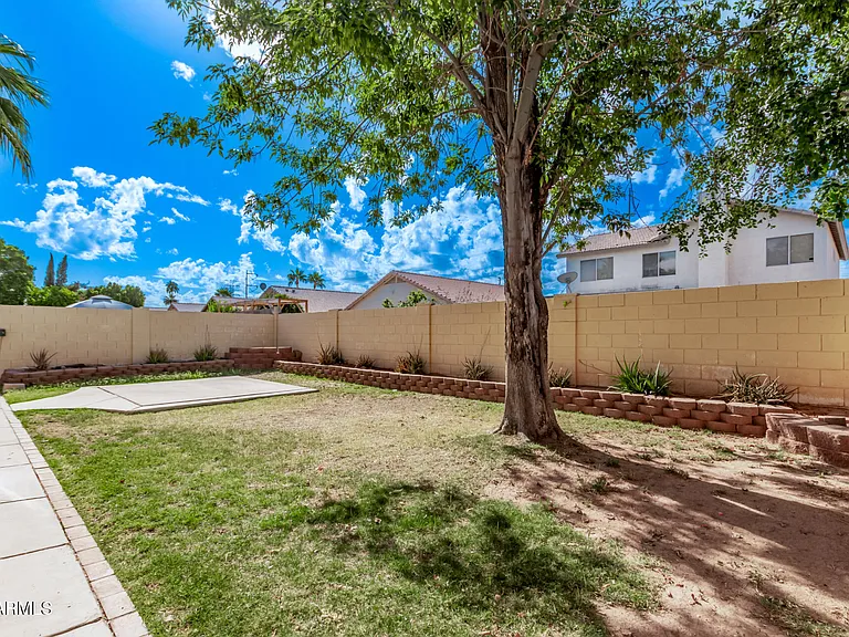 1077 W Laurel Ave — Photo 28