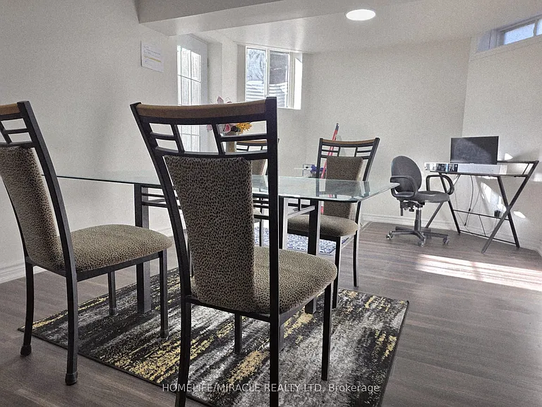 23 Thistledown Cres — Photo 4
