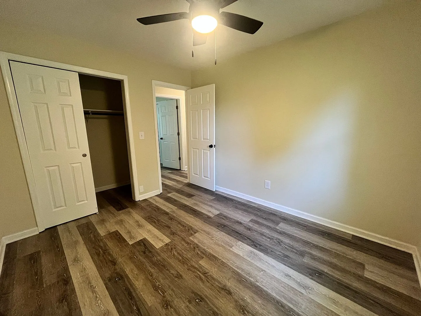 305 - 307 Sunset Lane — Photo 3