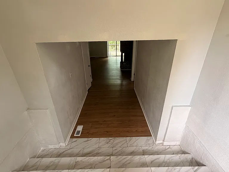 1206 Tree Top Ln #B — Photo 2