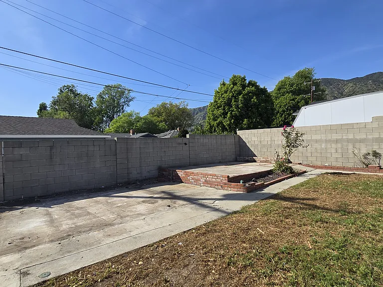 521 N Vermont Ave — Photo 28