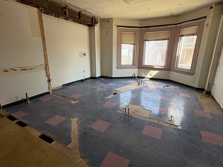 601 W Main St #1 — Photo 4