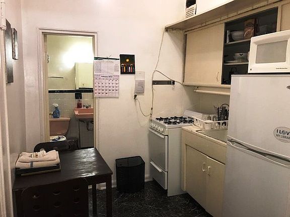 5th image of 533 W 45th St APT 2A