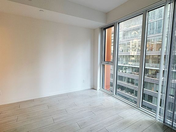 5th image of 400 King St W #622