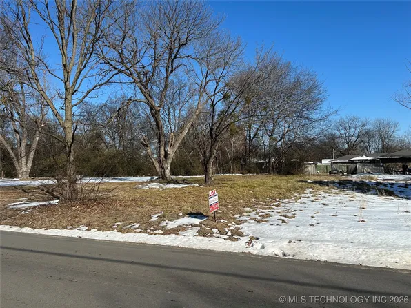 N Cedar St, Sallisaw, OK 74955