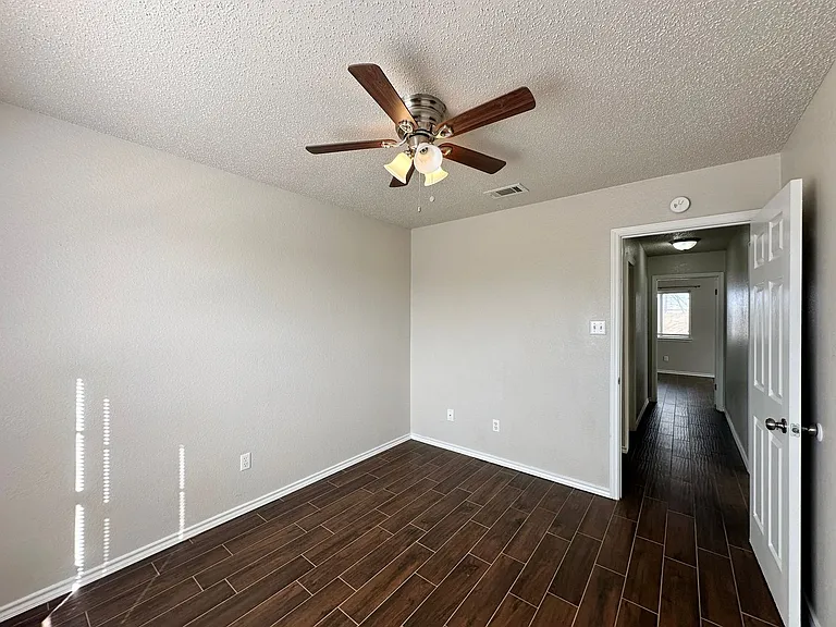 1910 Michele Dr — Photo 32