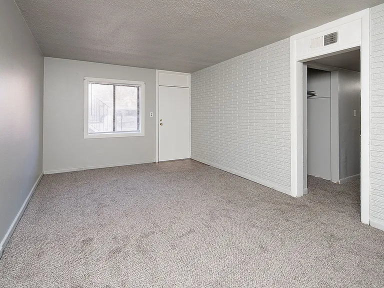 Lynnwood Garden Apartments — Photo 45
