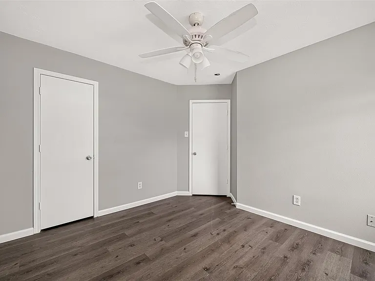 19451 Nasworthy Dr — Photo 36