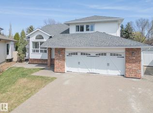 23 Meadowview Dr, Strathcona County, AB T8H1G6