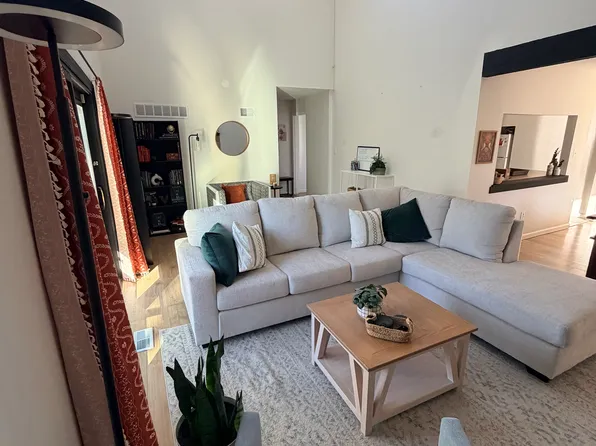 1029 NW 70th Ct, Kansas City, MO 64118