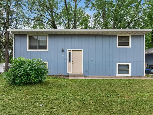 302 W Maple St, Roberts, WI 54023