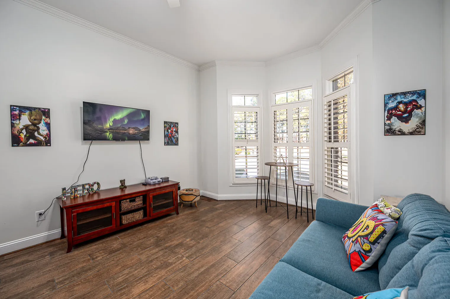 5 bed, 3.0 bath, 2895 sqft, $8,104 — Photo 2