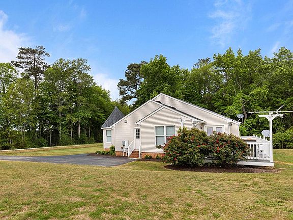 3rd image of 16199 Drake Rd