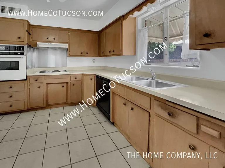 3238 E Hawthorne St — Photo 13