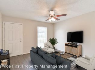 216 E Kiber St, Angleton, TX 77515