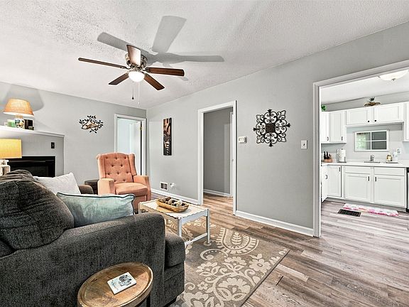 4th image of 4405 Navajo Dr NE