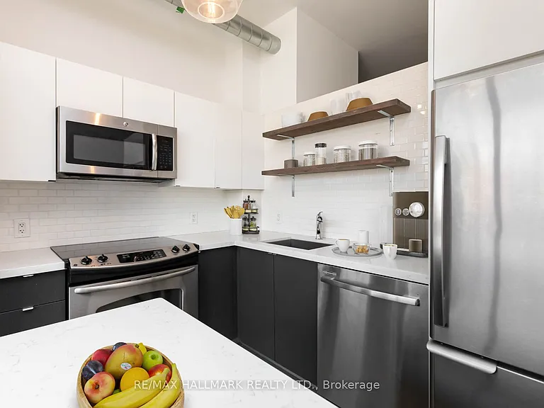 549 King St E #306 — Photo 10