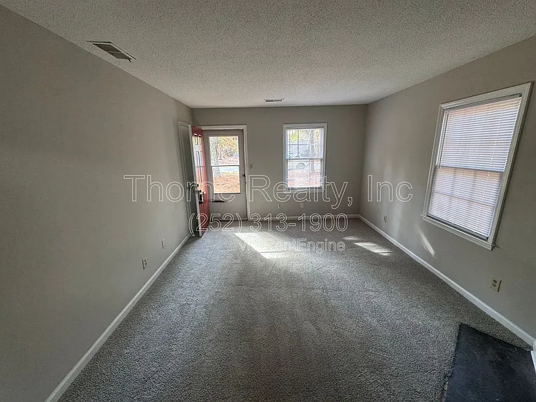 2257 Sherwood Ave — Photo 5