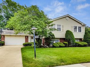 1603 S Chesterfield Dr, Arlington Heights, IL 60005
