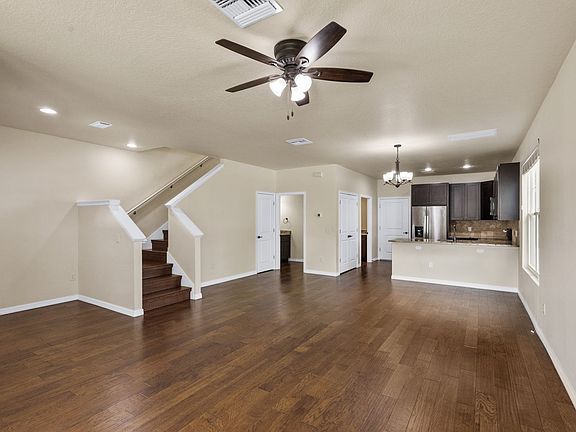 3rd image of 509 Sunbranch Ln