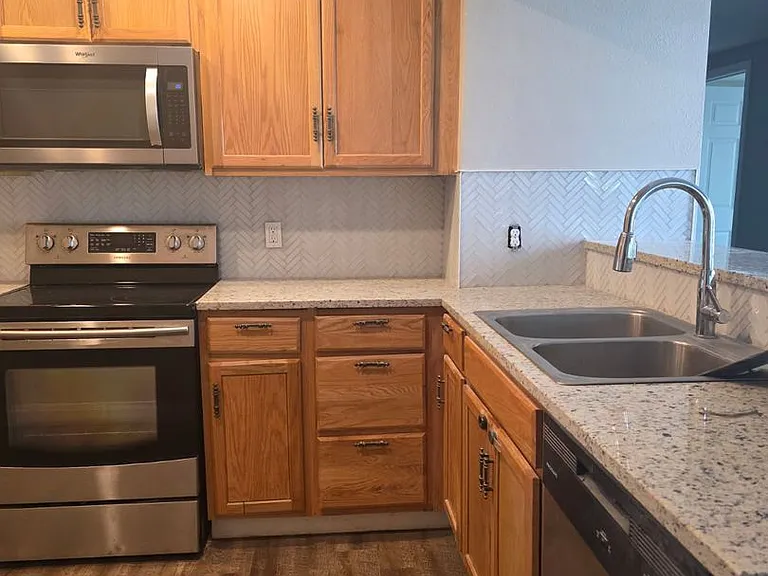 517 N Main St — Photo 16