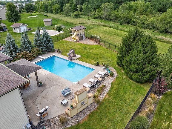 3rd image of 7028 Northwood Dr