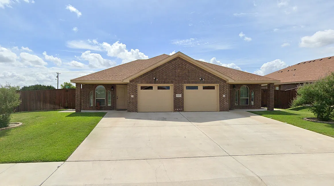 3 bed, 11351 sqft, $1,410 — Photo 1