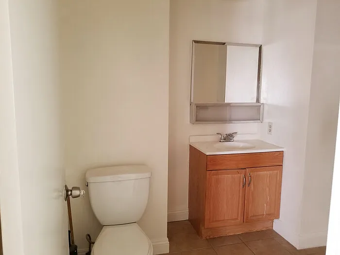 707 W Newgrove St #1 — Photo 10