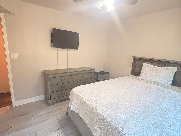 10028 W Sells Dr — Photo 11