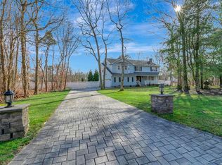 3 Cotton Tail Ct, Shirley, NY 11967