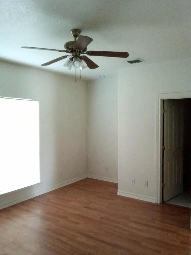 2 bed, 1100 sqft, $1,200 — Photo 4