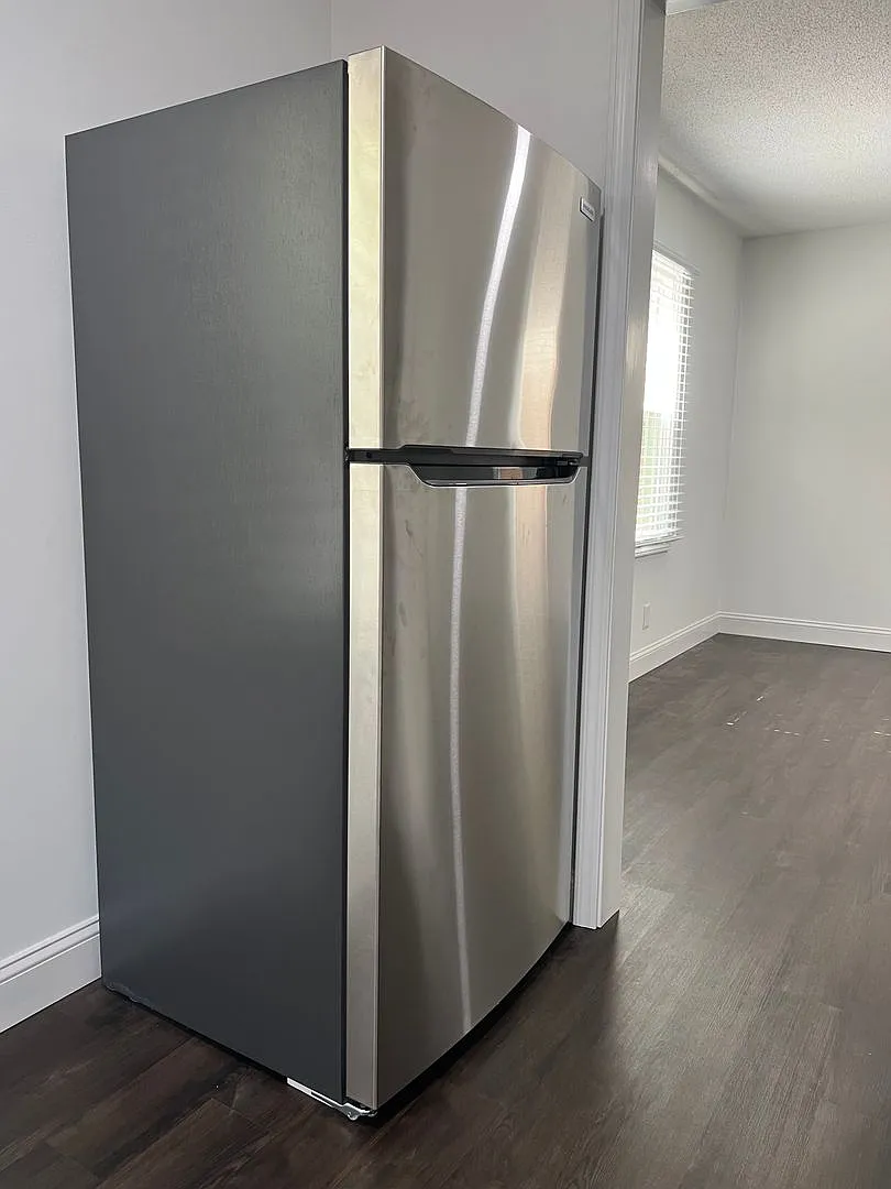 3 Bedroom Home Close to Uptown — Photo 4