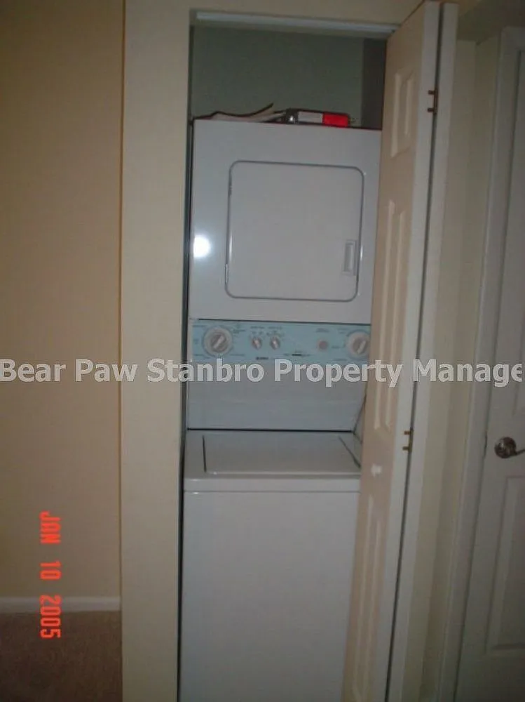 2 bed, 1.0 bath, $1,900 — Photo 3