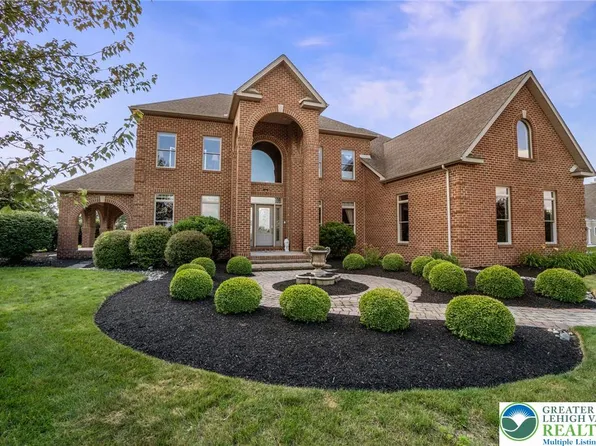 4260 W Wyndemere Cir, Schnecksville, PA 18078