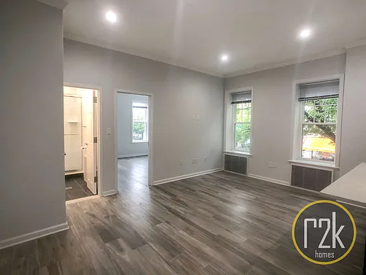 Rented by Realty 2000 Corp | media 55