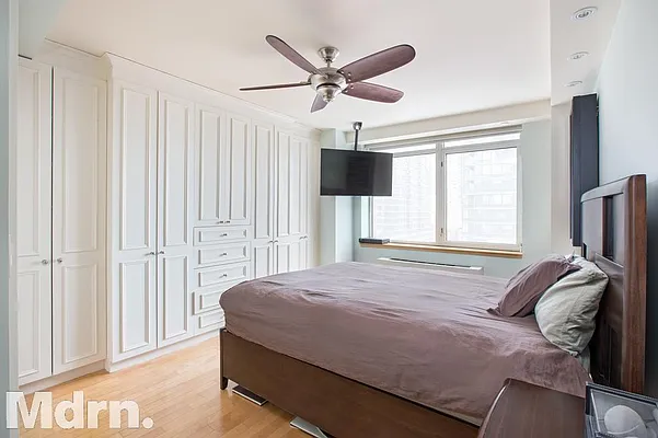 Sold by Mdrn Residential | media 8