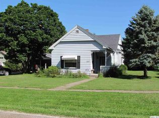 237 Cherry St, Carthage, IL 62321