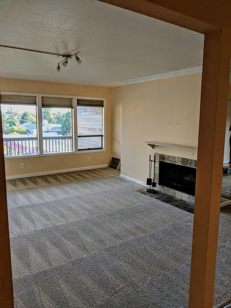 Top Floor 2 Bedroom 2 Bath Juanita Kirkland Condo — Photo 2