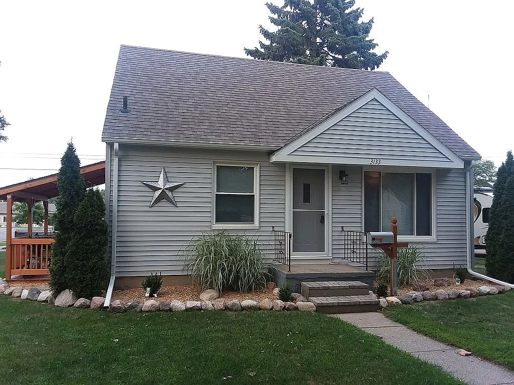 3133 Plymouth Dr photo 1