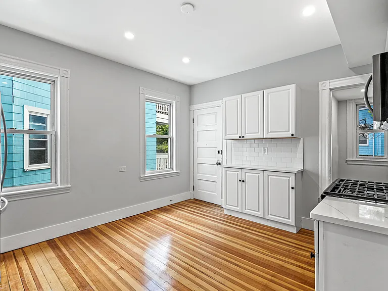 79 Pleasant St #2 — Photo 4