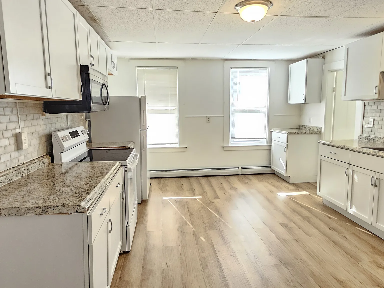 2 bed, 600 sqft, $2,350 — Photo 2