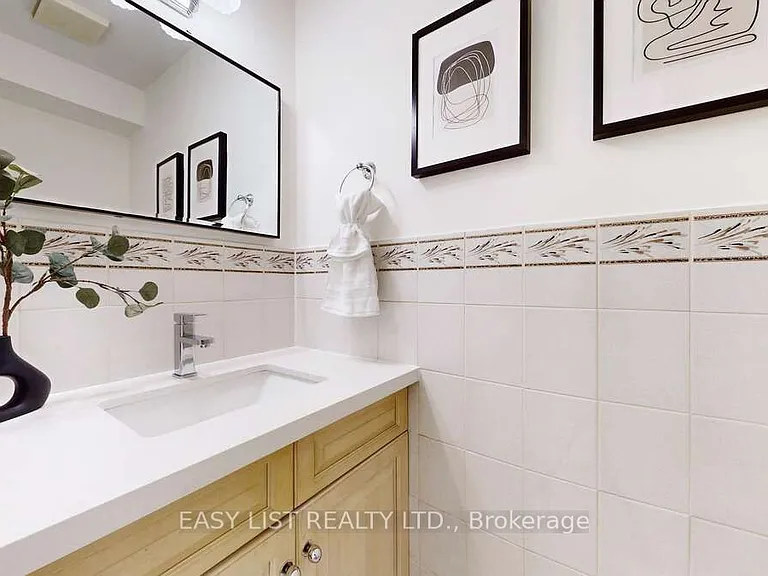855 Queen St W #1 — Photo 28