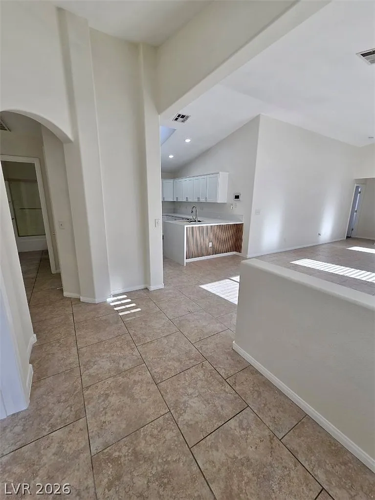 3 bed, 2.0 bath, 1436 sqft, $2,195 — Photo 2